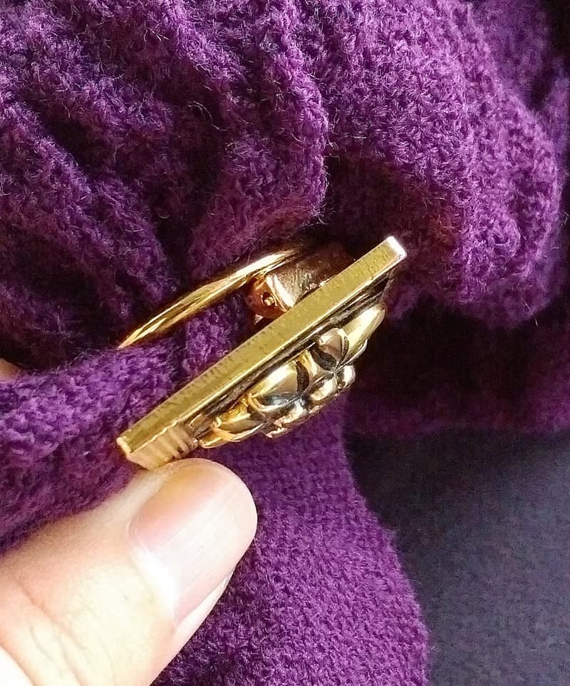 【西洋古董飾品】 黑底金色調 精巧 雪絨花 圍巾夾 絲巾扣 絲巾夾