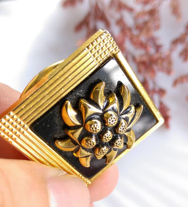【西洋古董飾品】 黑底金色調 精巧 雪絨花 圍巾夾 絲巾扣 絲巾夾