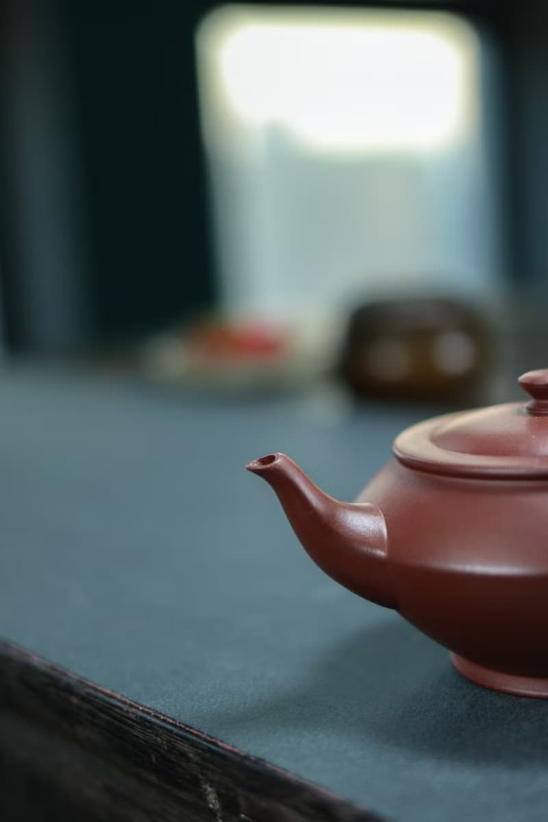 送禮紫砂壺茶壺汉云   紫泥 240ml 14孔 刘素素作品  整器衔接自