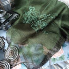 預購品 免費手綉字母 手工刺繡百搭真絲羊毛長圍巾-歸隱的飛行器
