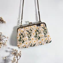 立體刺繡小白花 口金包 手拿包 側背包 肩背包 隨身包 化妝包