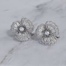 法式勾織花瓣珍珠耳飾