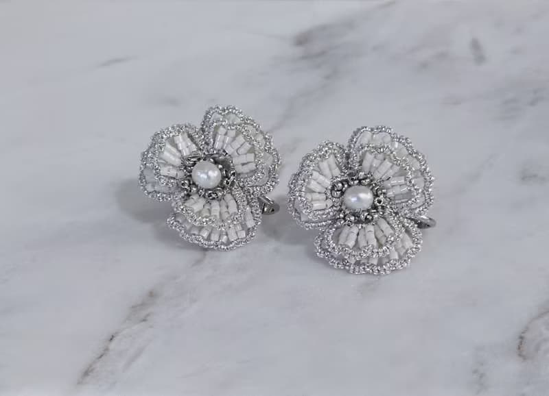 法式勾織花瓣珍珠耳飾