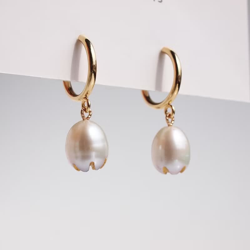日本製　つぼみパールのピアス・イヤリング ‐パールに彫刻と金粉をほどこしたジュエリー‐ ご褒美 ギフト
