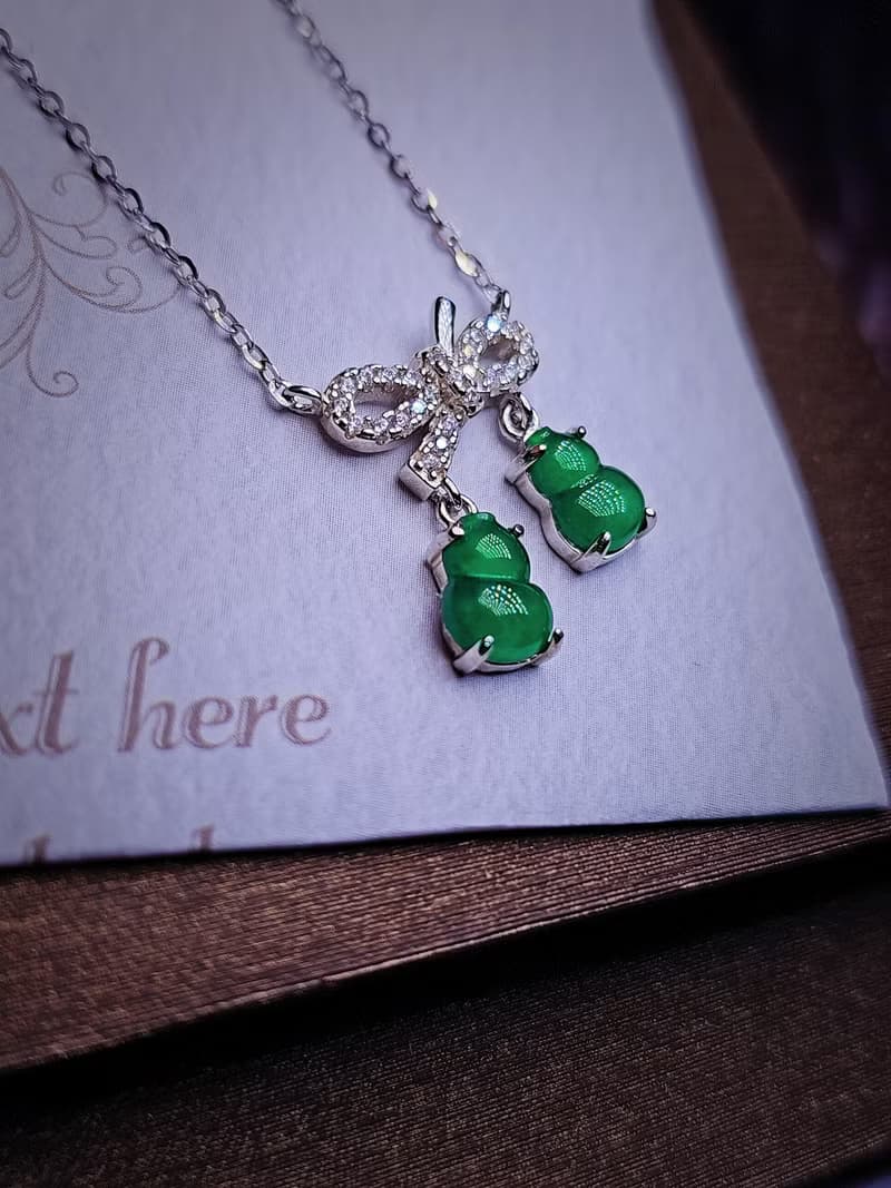 |福祿雙全|A貨翡翠冰玻綠飽滿葫蘆7.5mm純銀鍍18k蝴蝶結項鍊