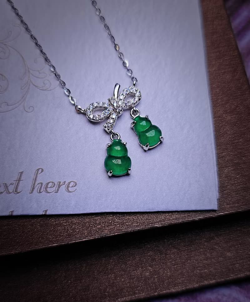 |福祿雙全|A貨翡翠冰玻綠飽滿葫蘆7.5mm純銀鍍18k蝴蝶結項鍊