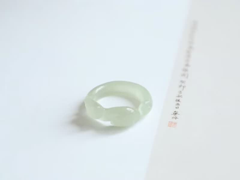 天然和田玉雕刻小貓咪戒指冰底晴水料玉質細膩純手工雕刻生日禮物