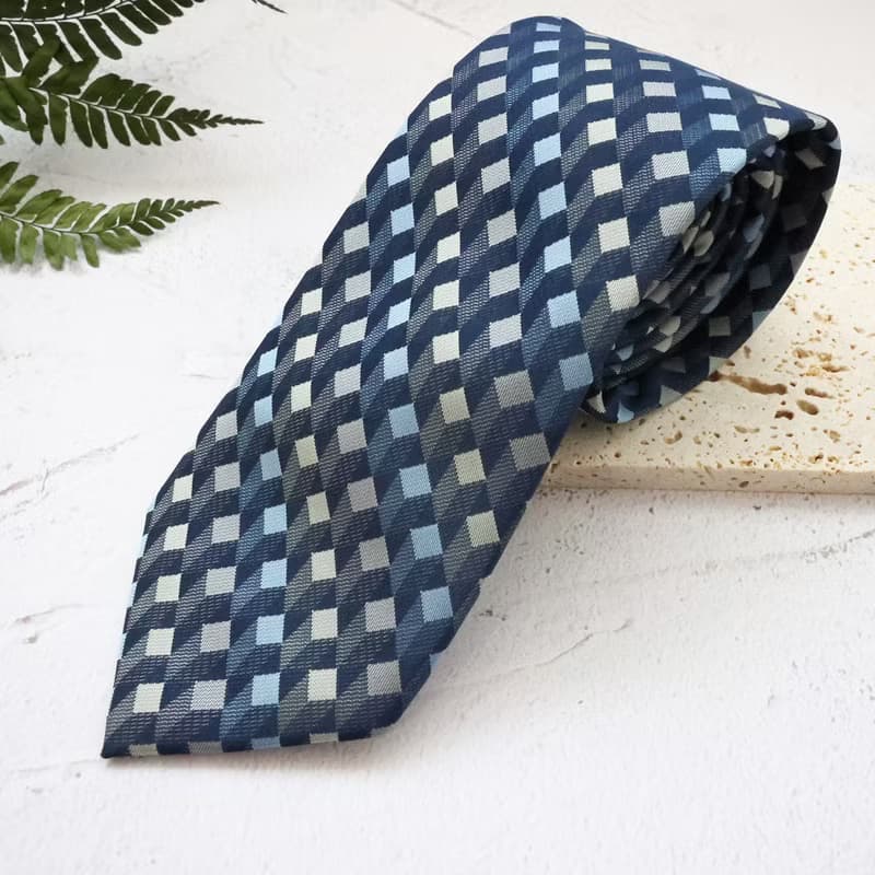 方格世界藍領帶-互相交錯的世界裡  只有你能讓我一眼看見!