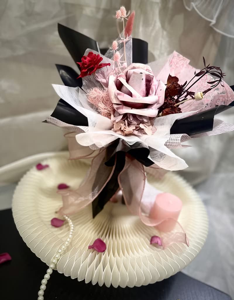 【蕓椛閣花藝手作】黑粉有錢花束