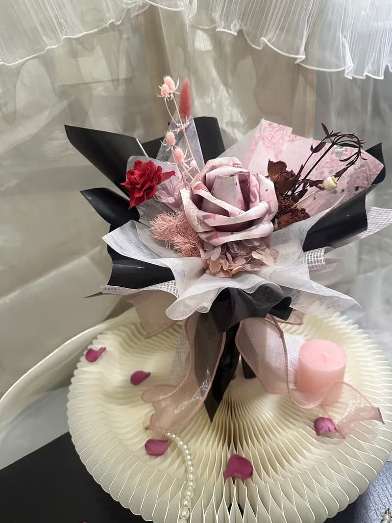 【蕓椛閣花藝手作】黑粉有錢花束