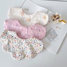 現貨花瓣女寶手作圍兜三入組 嬰兒禮物 口水巾 滿月禮 彌月禮盒