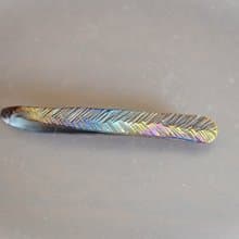 Titanium tie bar・飾り羽の純チタンネクタイピン５３mm