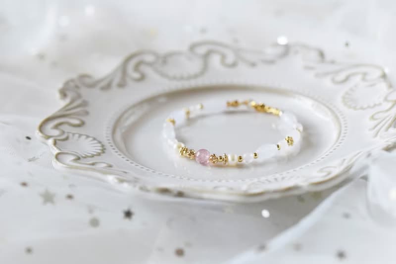 至愛。草莓晶 淡水珍珠 粉晶 巴山玉 14K包金 天然石水晶 手鍊