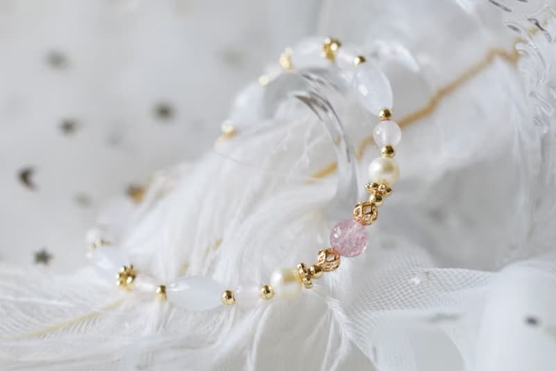 至愛。草莓晶 淡水珍珠 粉晶 巴山玉 14K包金 天然石水晶 手鍊