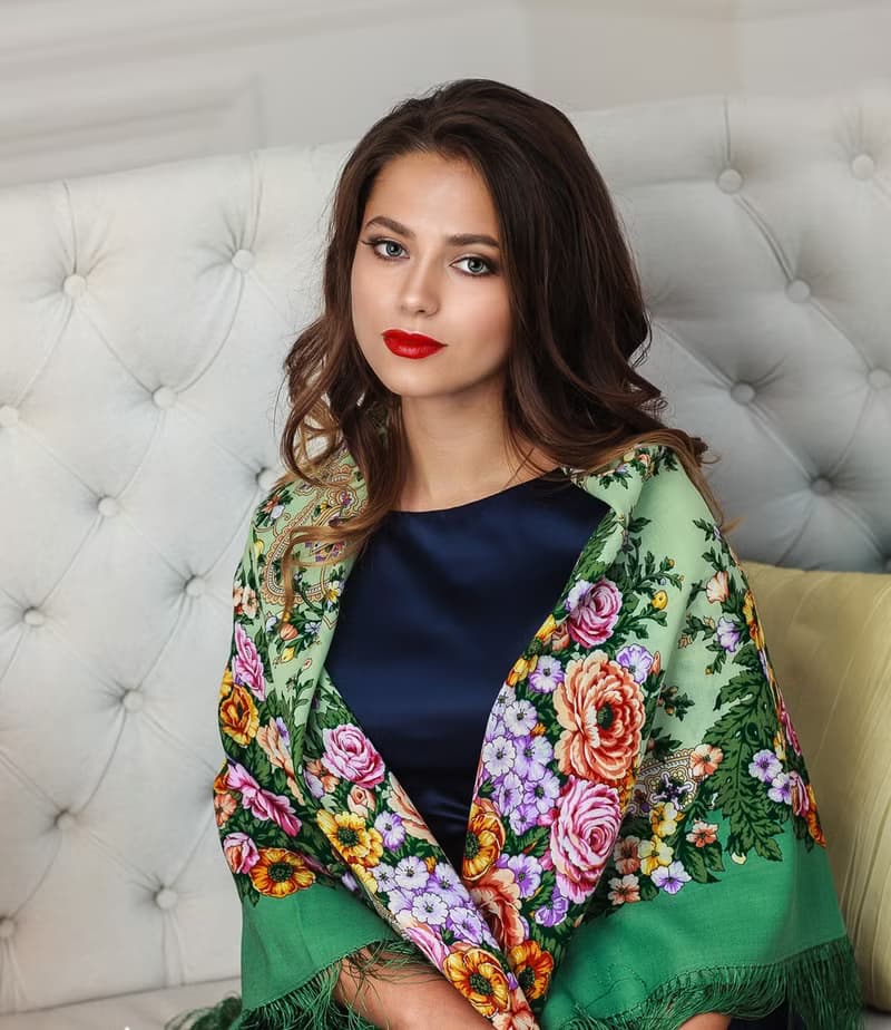 Pavlovo Posad Russian Shawl 100% Wool Scarf 125x125 cm Wrap Silk Fringe 1818-9