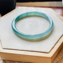 藍水翡翠//高冰底光感強、天然翡翠、內徑57.5、18.3圍