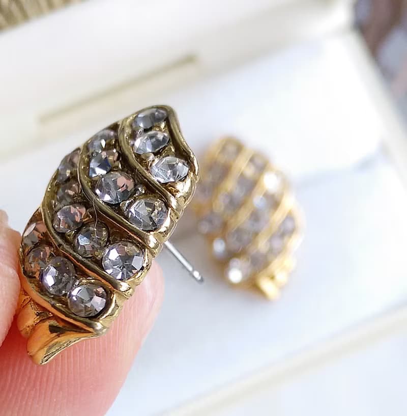 Vintage Jewelry 西洋古董飾品 TRIFARI 摩登對稱 小巧 針式耳環