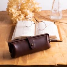 Paka-glass Slim #Chocolate イタリアンレザーの眼鏡ケース【入学祝】【就職祝】【カスタム可能なギフト】
