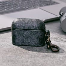 【COACH】 AirPods Pro 1/2代保護殼 耳機保護套- 經典LOGO 黑色