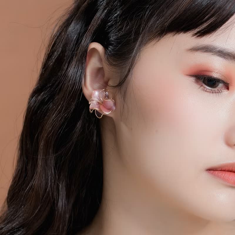【曇花-莓果粉】貼耳式耳環 | 水晶花飾品