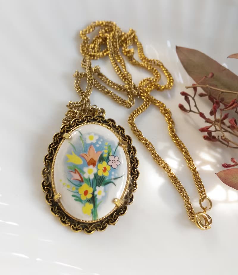 【西洋古董飾品】優美 花卉 橢圓 復古邊框 項鍊