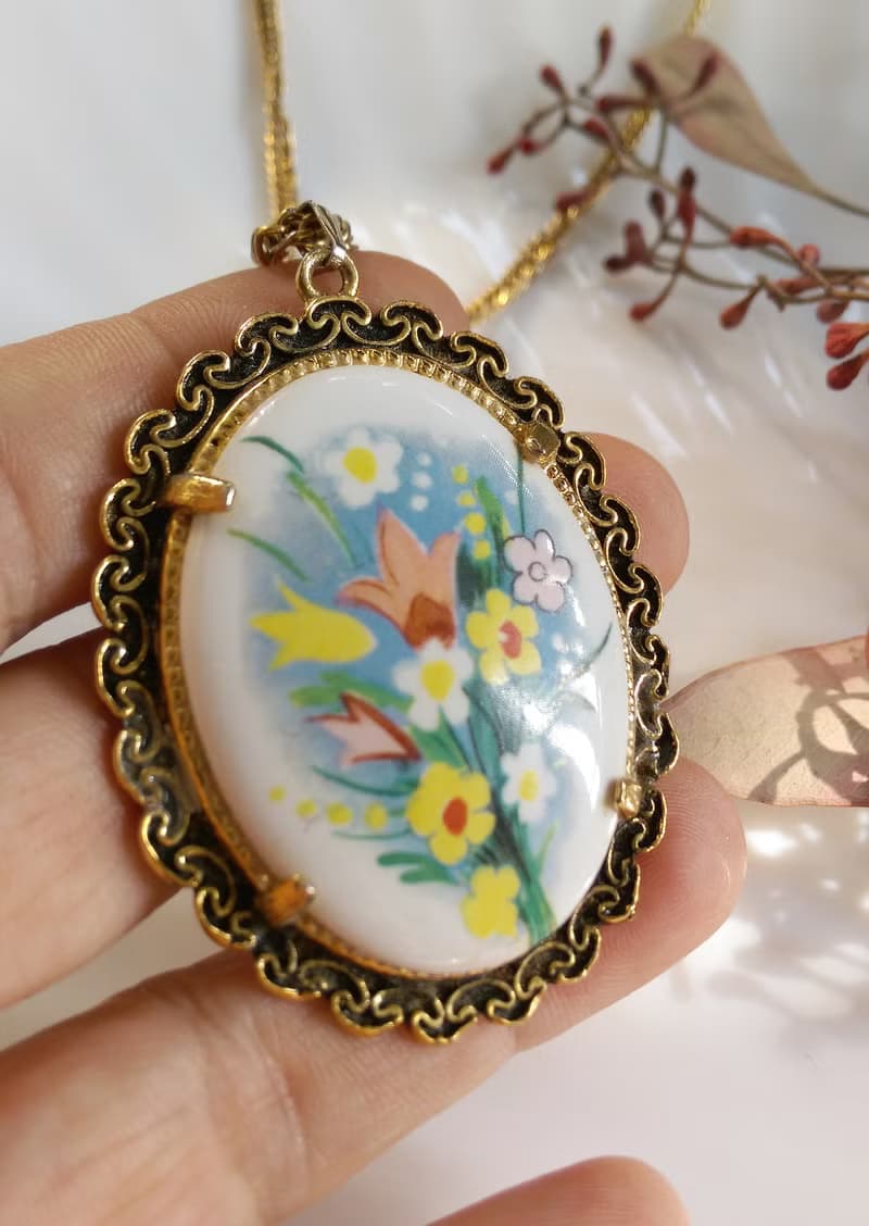 【西洋古董飾品】優美 花卉 橢圓 復古邊框 項鍊