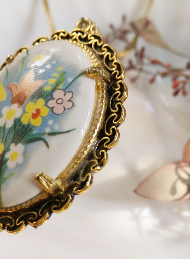 【西洋古董飾品】優美 花卉 橢圓 復古邊框 項鍊