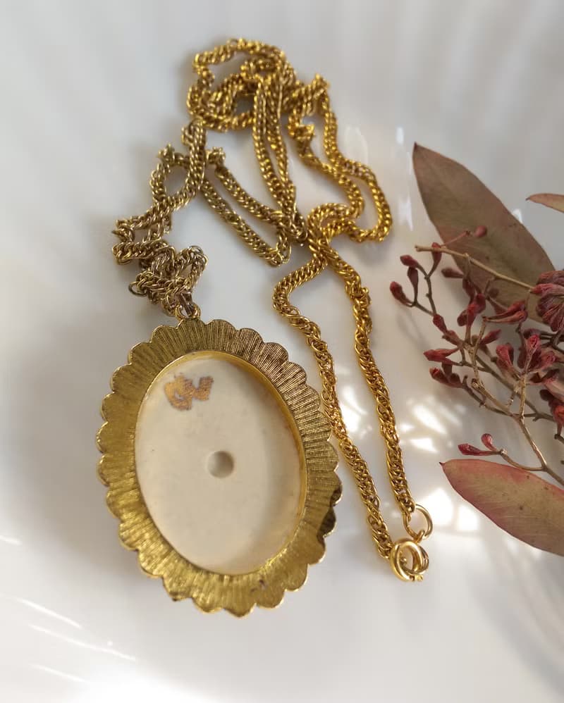 【西洋古董飾品】優美 花卉 橢圓 復古邊框 項鍊