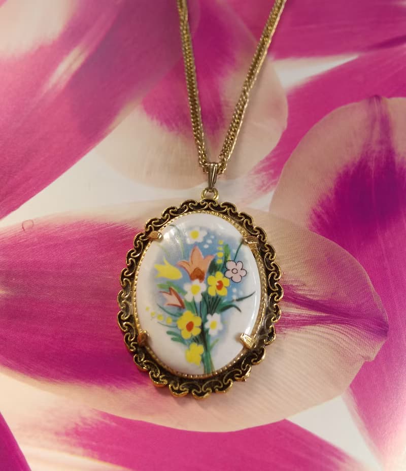 【西洋古董飾品】優美 花卉 橢圓 復古邊框 項鍊