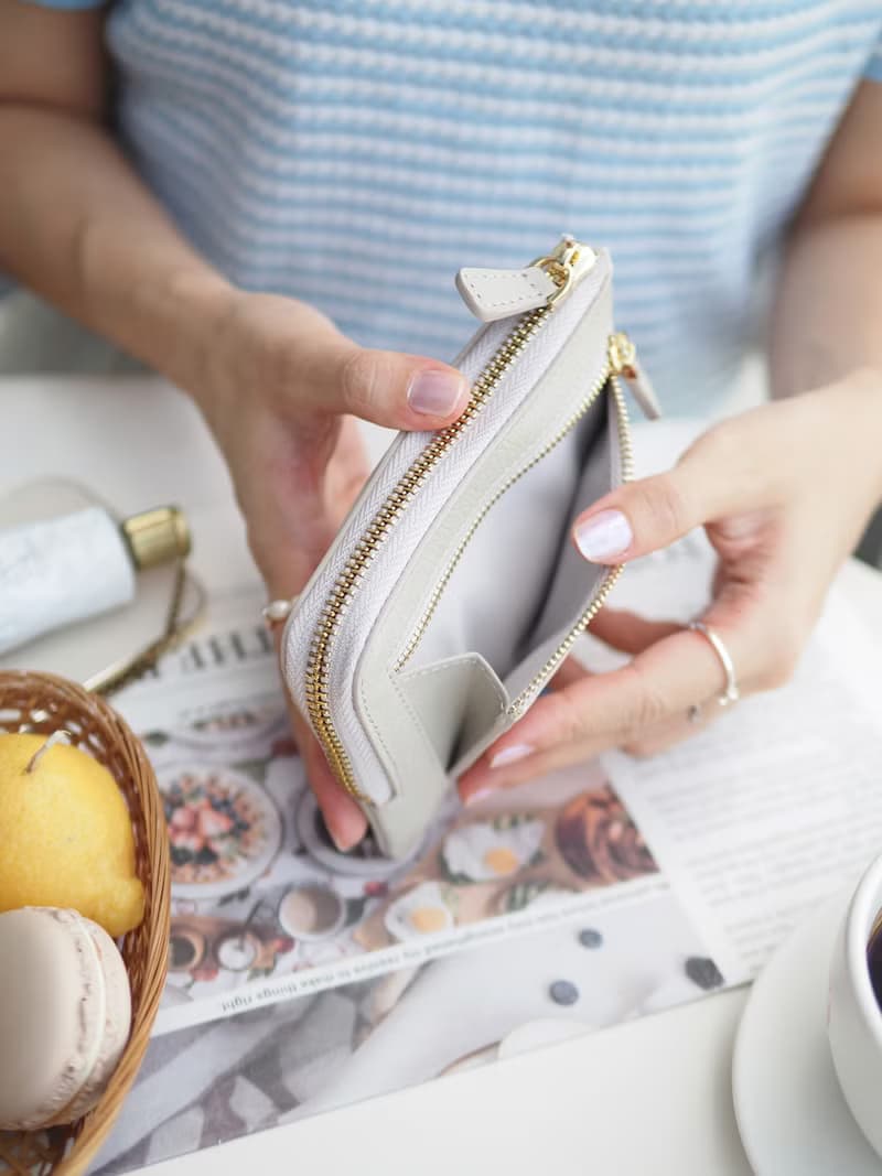 LoLa (Cloud): Short zip wallet, Short wallet, cow leather, Light grey