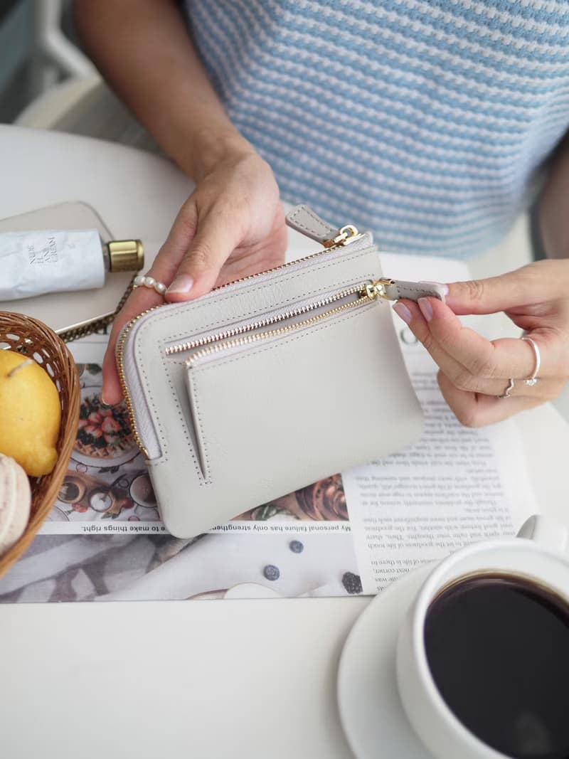 LoLa (Cloud): Short zip wallet, Short wallet, cow leather, Light grey