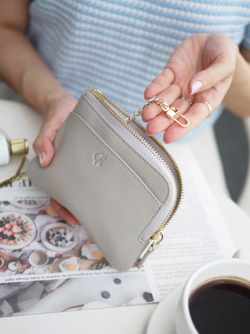 LoLa (Cloud): Short zip wallet, Short wallet, cow leather, Light grey