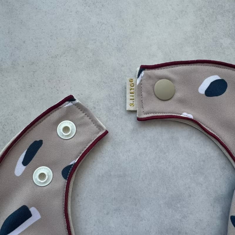 像圍巾一樣的圍嘴 STAIF Moda Beige Bordeaux