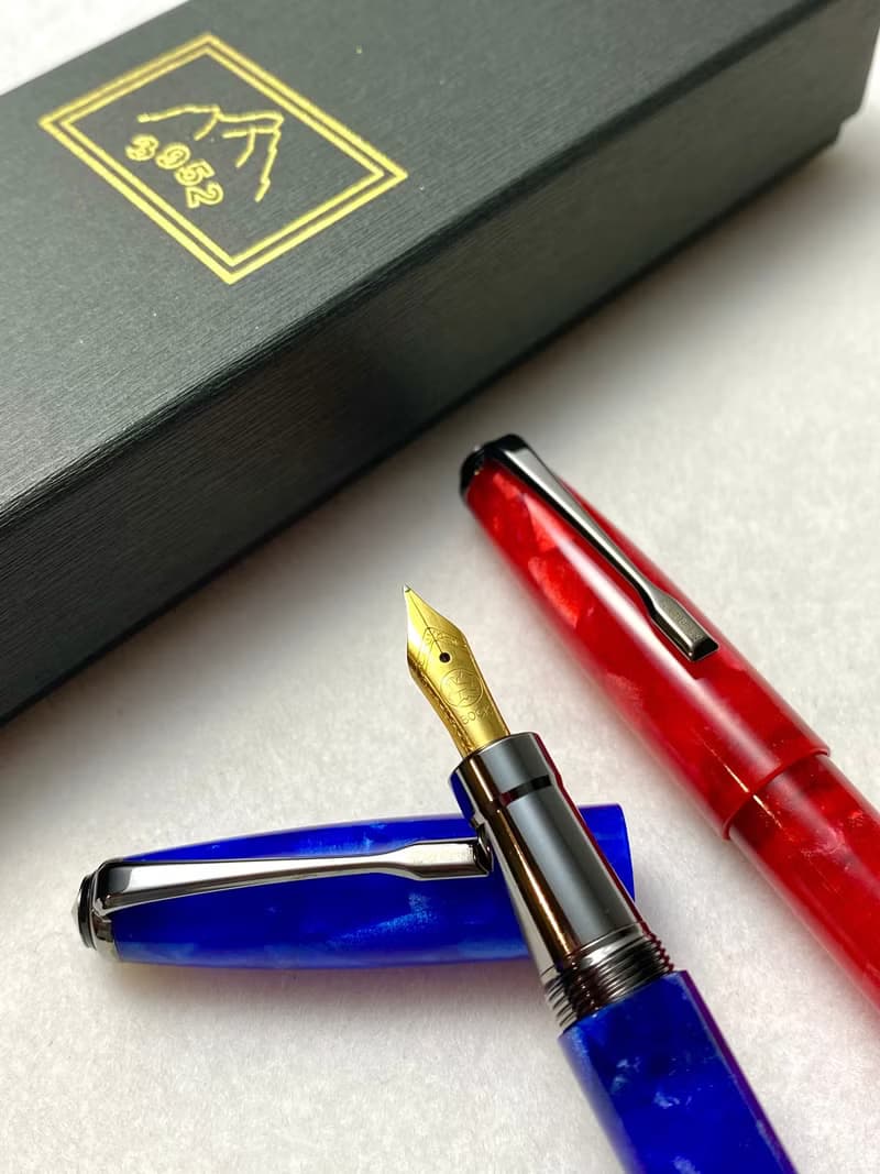 3952老山羊-布萊梅 紅/藍 鍍金刀尖(金小刀)鋼筆