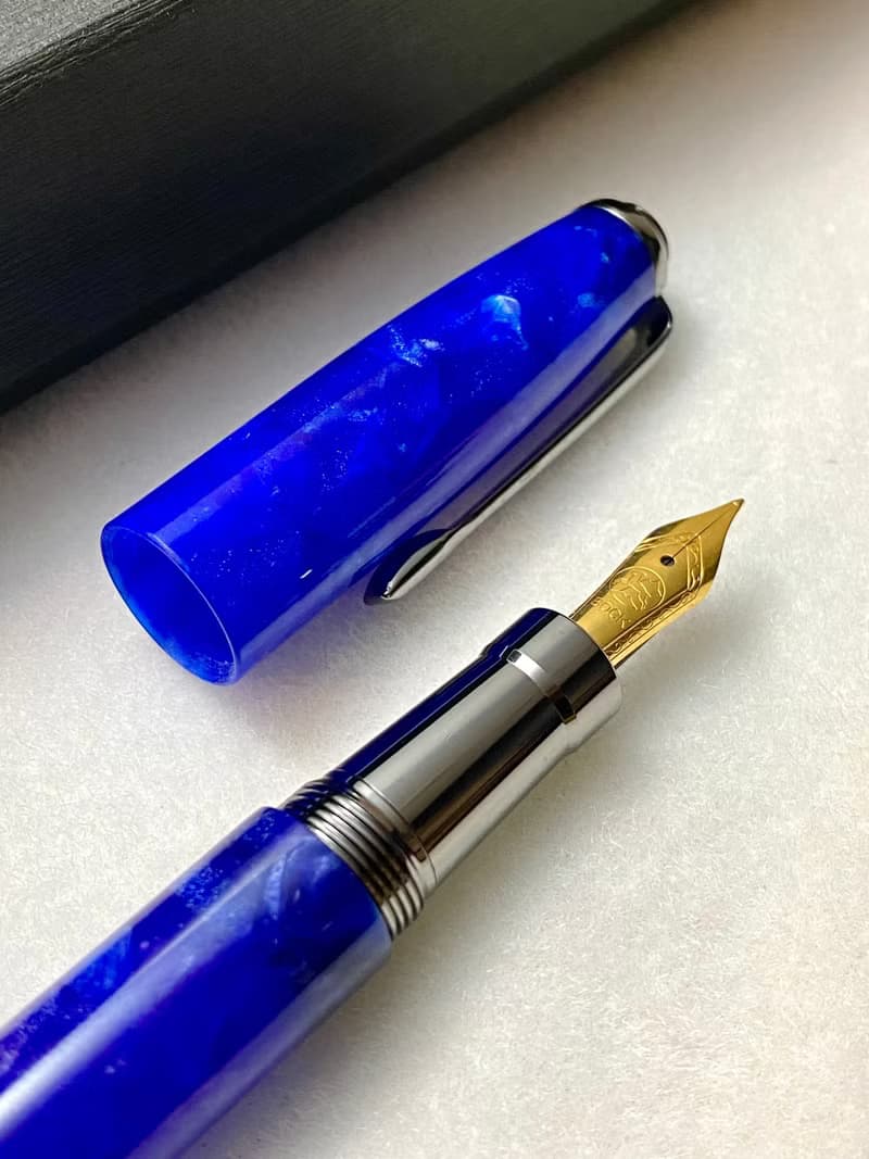 3952老山羊-布萊梅 紅/藍 鍍金刀尖(金小刀)鋼筆