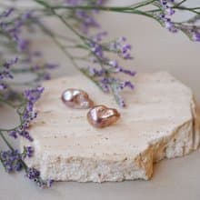 1点もの 　オイスターパールピアス PU
