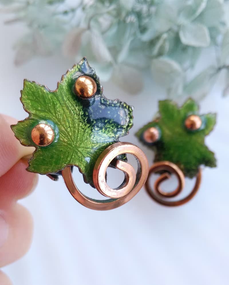 Vintage Jewelry 西洋古董飾品 MATISSE 綠捲葉 夾式耳環