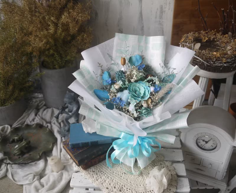 露空.晴天藍色系.乾燥花.索拉花.永生花.情人節.畢業花束