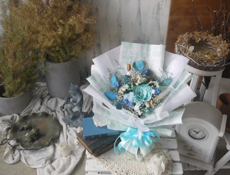 露空.晴天藍色系.乾燥花.索拉花.永生花.情人節.畢業花束