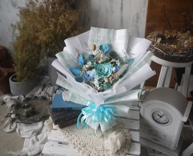 露空.晴天藍色系.乾燥花.索拉花.永生花.情人節.畢業花束
