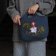 軻人羊毛氈可愛鴨鴨手提包手腕包女包敞口手工包文藝復古禮物百搭