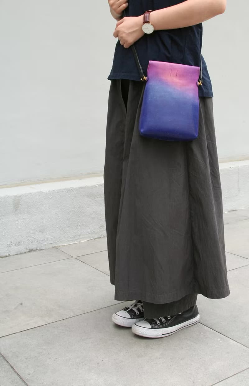 手染皮革 極光 夜空 紫紅色 輕巧側背包