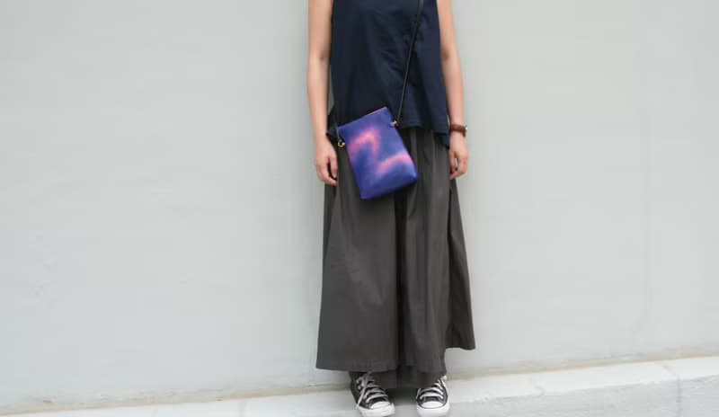 手染皮革 極光 夜空 紫紅色 輕巧側背包