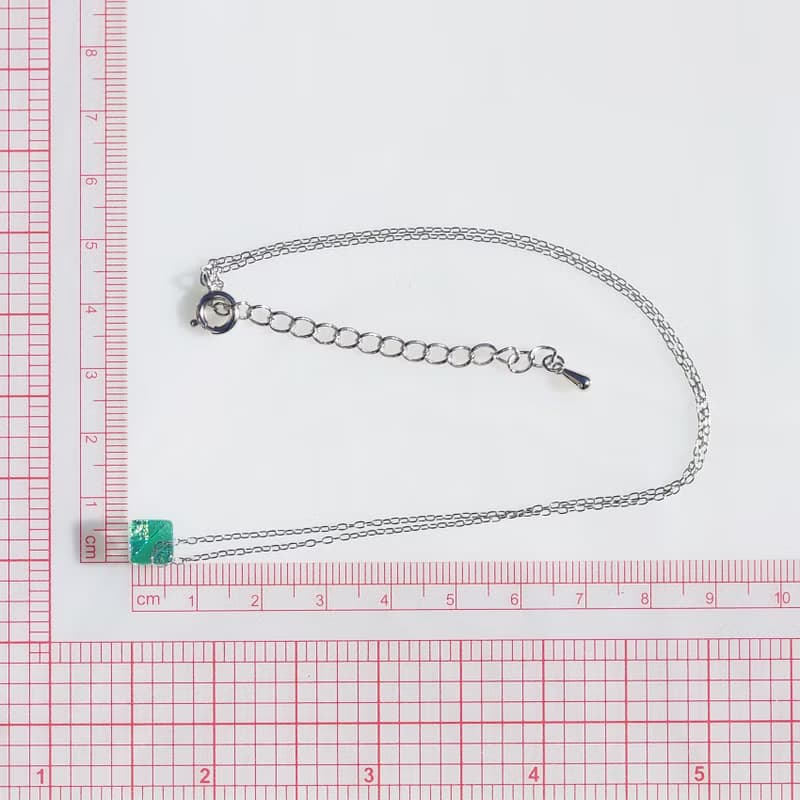 ５月誕生石ガラス(エメラルド【プチ】)チェーンネックレス【綿紐、シルバー925選べます】【受注制作】