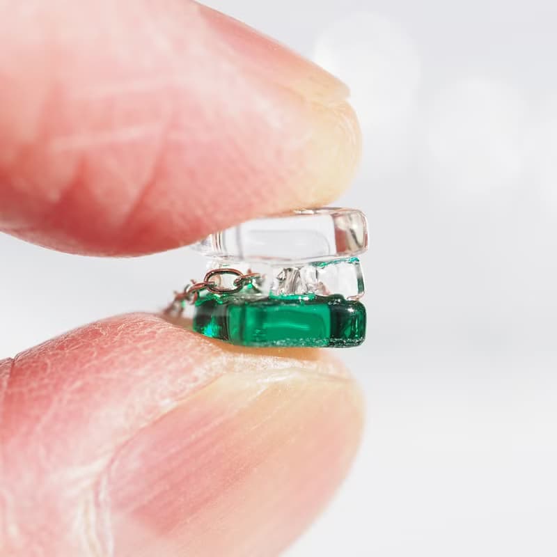 ５月誕生石ガラス(エメラルド【プチ】)チェーンネックレス【綿紐、シルバー925選べます】【受注制作】