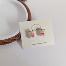 本を読むキンクマ 刺繍ピアス/イヤリング
