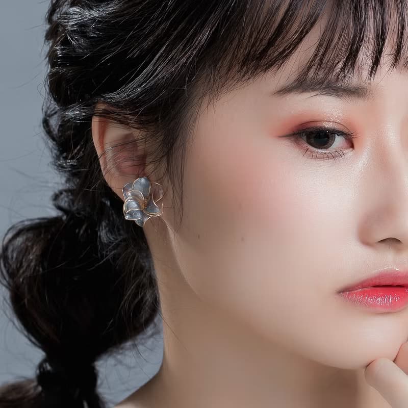 【曇花-天空藍】貼耳式耳環 | 水晶花飾品