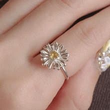 Daisy Ring 雛菊花 黃色藍寶石 純銀戒指  生日 禮物 送禮推薦