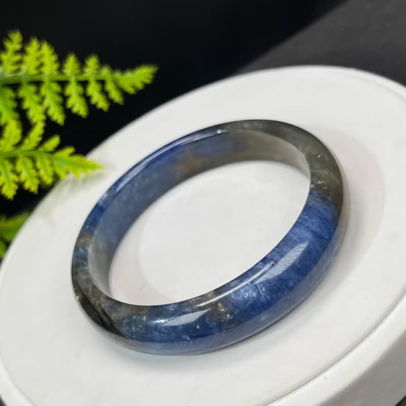 高品質 龍鱗雲母藍晶石手鐲 63+MM 冰透星光閃片 凈化負能量 平和