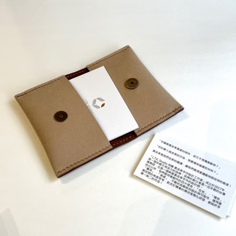 Butterfly 素皮革質感名片夾 - 落日沙灘、聖誕森林色系